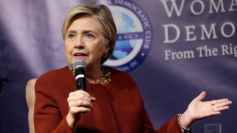 VIDEO: Clinton se dirige a "las activistas p*tas que apoyan a las p*tas" en un extraño mensaje