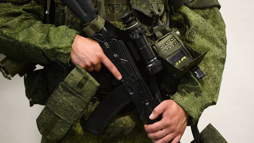 El Ministerio de Defensa de Rusia recibe los nuevos rifles de asalto AK-12 y AK-15 (VIDEO)