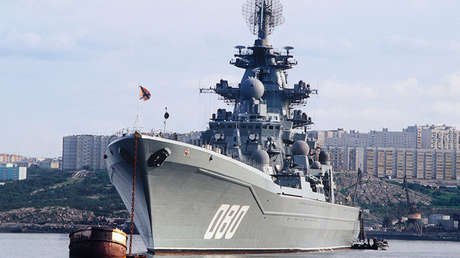 El crucero ruso Admiral Najímov en la base de la Flota del Norte en Severomorsk.