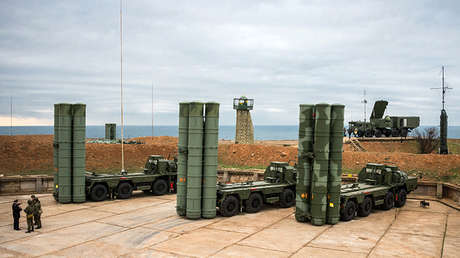 Las lanzaderas y el radar del sistema S-400 ruso