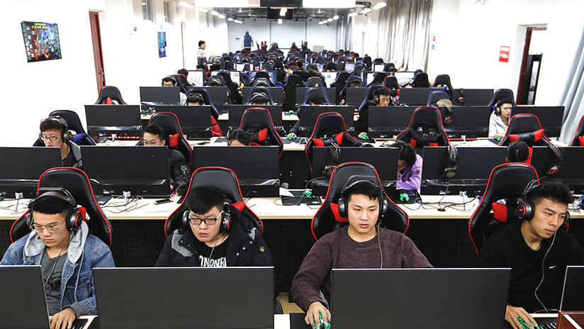 Un 'gamer' queda paralizado en un cibercafé tras jugar veinte horas seguidas (FOTOS)