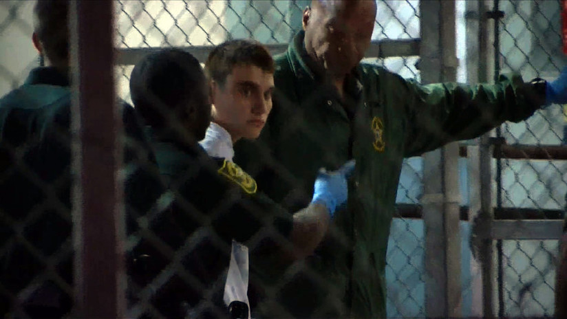 Líder nacionalista blanco se desdice de sus vínculos con el tirador de Florida