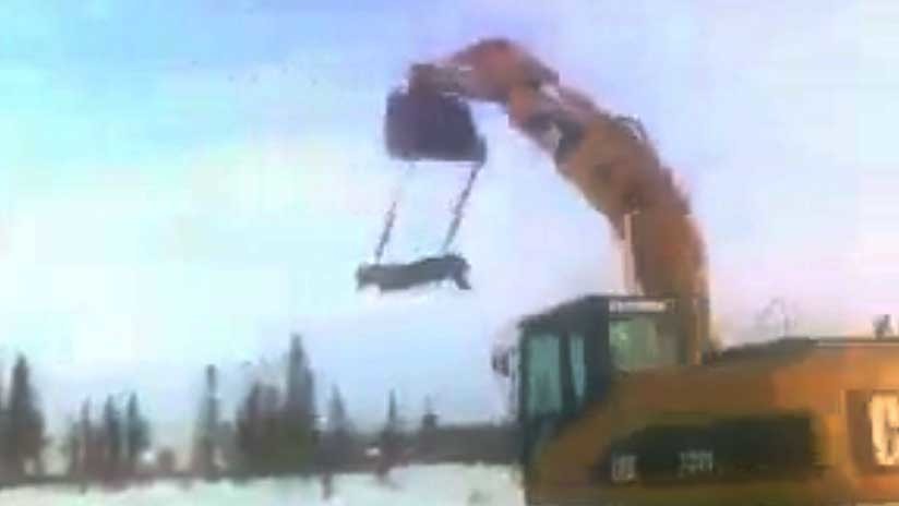 ¿El Ícaro ruso?: un hombre 'aprende a volar' de una forma nada habitual (VIDEO)