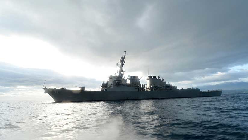 Un destructor de EE.UU. que bombardeó Siria con misiles Tomahawk entra en el mar Negro