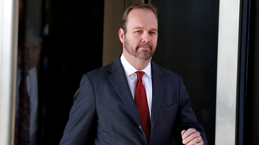 Acusan a un exasesor de Trump de conspirar contra EE.UU.
