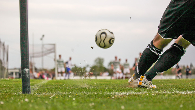 VIDEO: Un arquero toma una bebida en un momento inoportuno y le marcan un gol