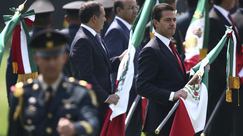 México: Celebran El Día De La Bandera… Con La Gigantesca Enseña Izada ...