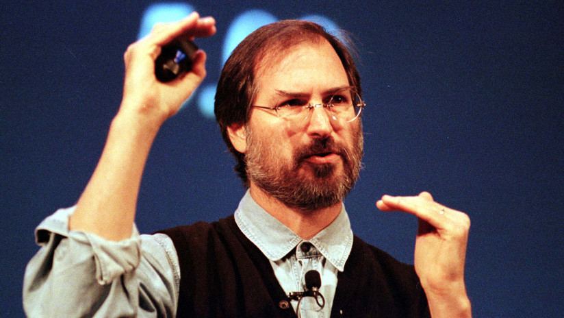 Sin vehículo propio y con faltas de ortografía: lo que una solicitud de empleo reveló de Steve Jobs