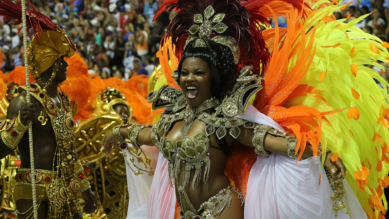 Brasilianische Karneval-Party Wird Im Handumdrehen Zu Einer Orgie