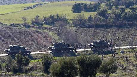 Tanques del ejército de Turquía en la provincia de Kalis, frontera turco-siria. Enero 31, 2018.