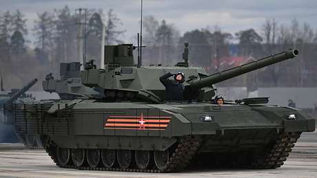 Tanque T-14 Armata durante el entrenamiento para el desfile militar de la fiesta de Victoria.