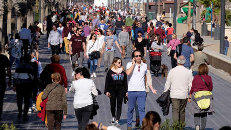 Gente paseando en Valencia, España, el 22 de enero de 2018.