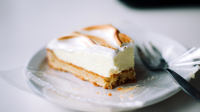 Una mujer intenta envenenar con un 'cheesecake' a su 'doble' para simular su suicidio