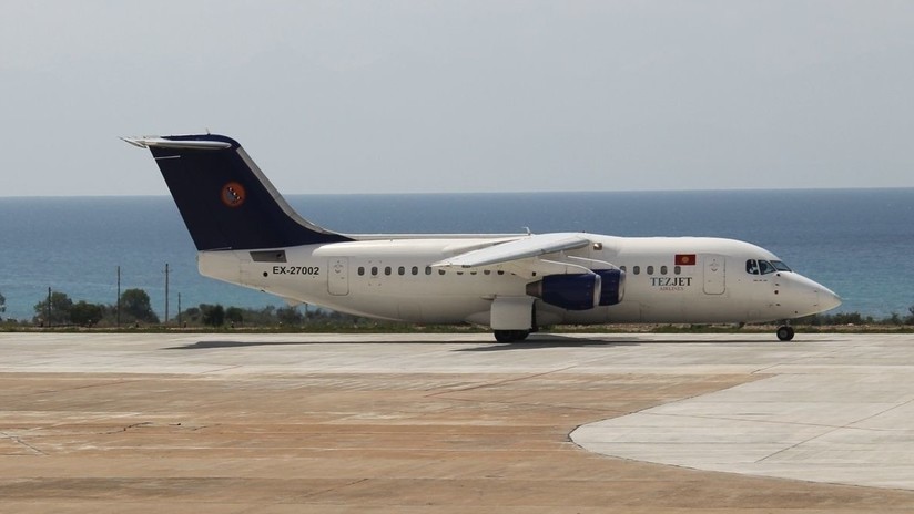 VIDEO: Llantos y rezos en medio de un aterrizaje forzoso de un avión con un motor destrozado