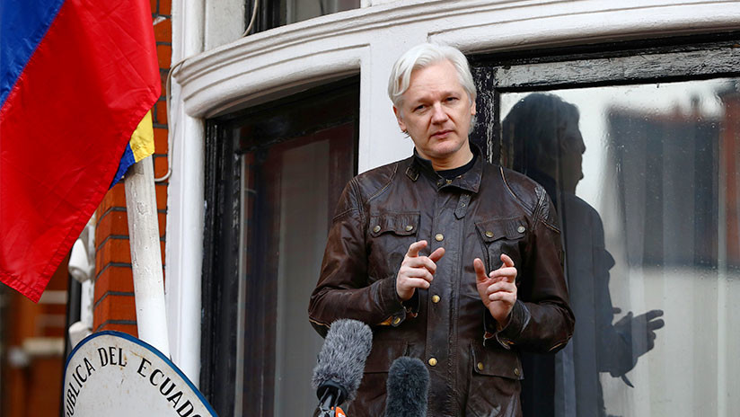 "Es todo por tu culpa": Assange replica con ironía en Twitter al ex Fiscal General de Obama