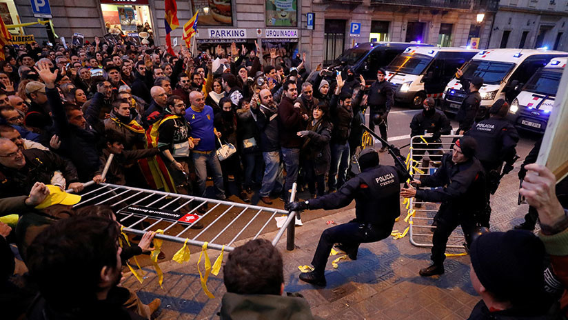 Cataluña: Cargas policiales contra manifestantes en Barcelona
