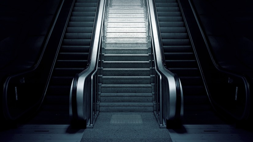 VIDEO: Una escalera mecánica 'devora' a un pasajero en el metro de Estambul