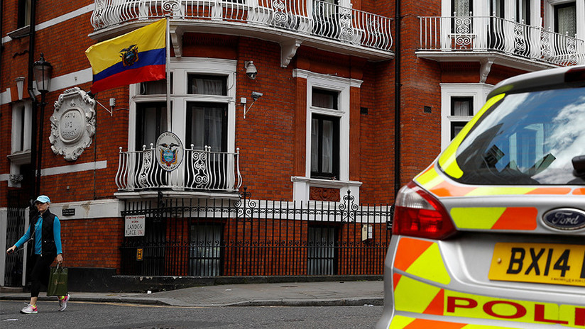 Fuente cercana a WikiLeaks: Ecuador cortó el Internet a Assange por un tuit sobre Cataluña