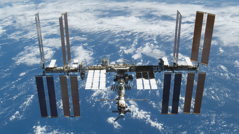 VIDEO: Dos astronautas de la NASA realizan una caminata espacial