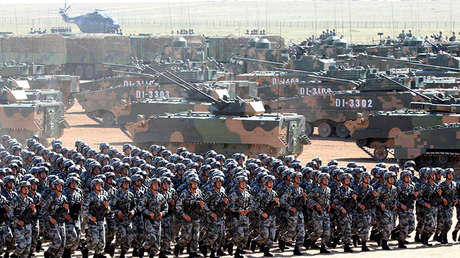 Soldados del Ejército Popular de Liberación de China durante un desfile militar en la Región Autónoma de Mongolia Interior, China, el 30 de julio de 2017.