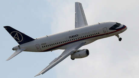 A aeronave russa Sukhói Superjet 100.