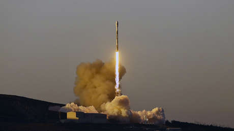 VIDEO: Lanzamiento del cohete Falcon 9 de SpaceX con diez satélites a bordo
