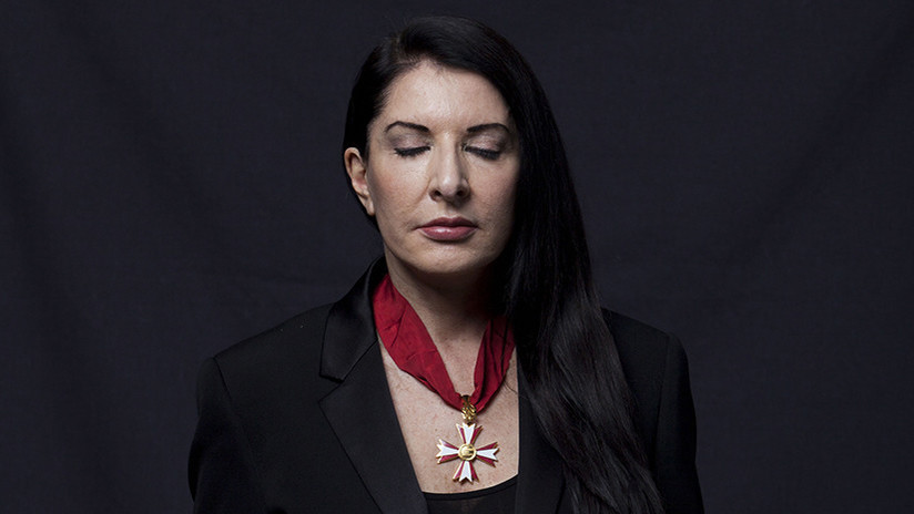 '¿Pero qué rayos es esto?': La artista Marina Abramović se electrocutará con un millón de voltios