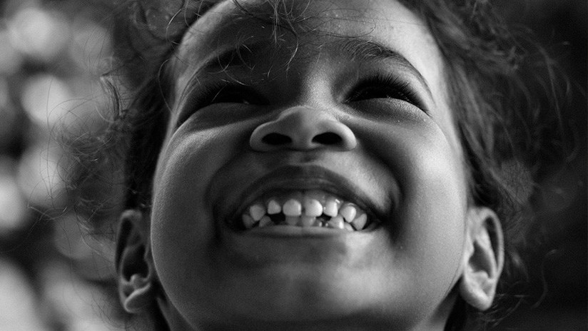 VIDEO: El rostro 'descompuesto' de un niña de dos años al ver esto