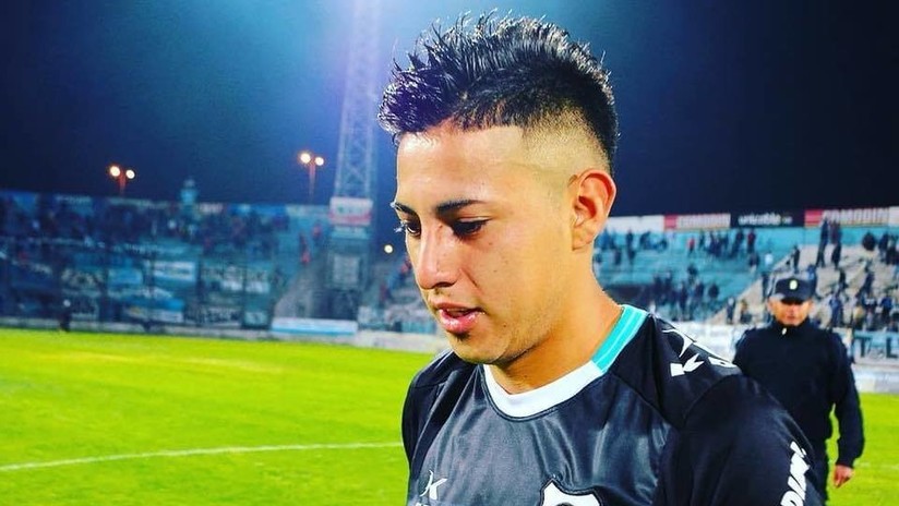 VIDEO: Futbolista argentino sufre fractura de cráneo tras un violento codazo