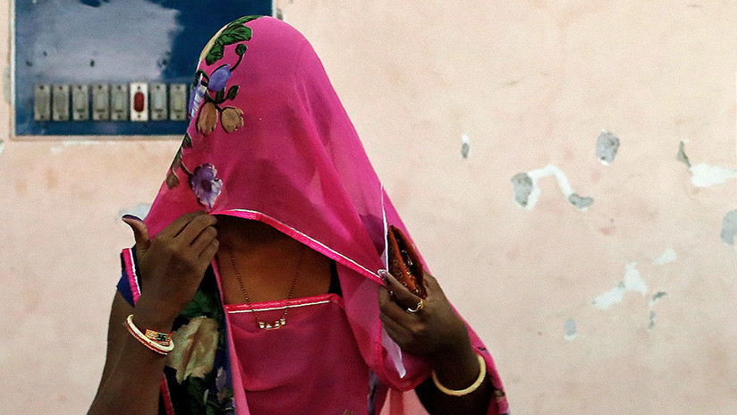 VIDEO: Vigilantes de la moralidad agreden a una india por caminar con un musulmán