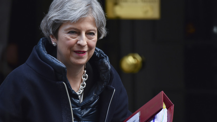 May convoca reunión urgente del Gabinete para responder a la escalada de la crisis en Siria
