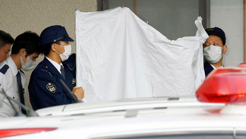 Arrestan a un hombre que encerró a su hijo discapacitado en una jaula más de 20 años