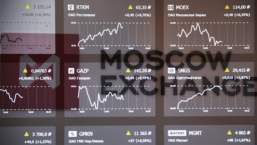 Caen las acciones del mayor fabricante ruso de aluminio antes de recuperarse en la bolsa de Moscú