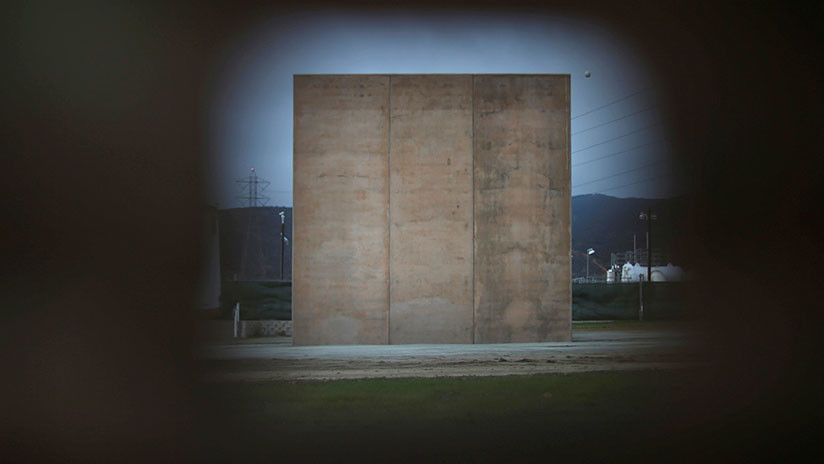 VIDEO: Un boxeador mexicano 'derriba el muro' de Trump