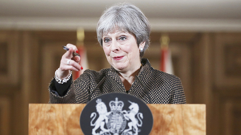 Theresa May declara que el bombardeo contra Siria fue "proporcionado y legal"