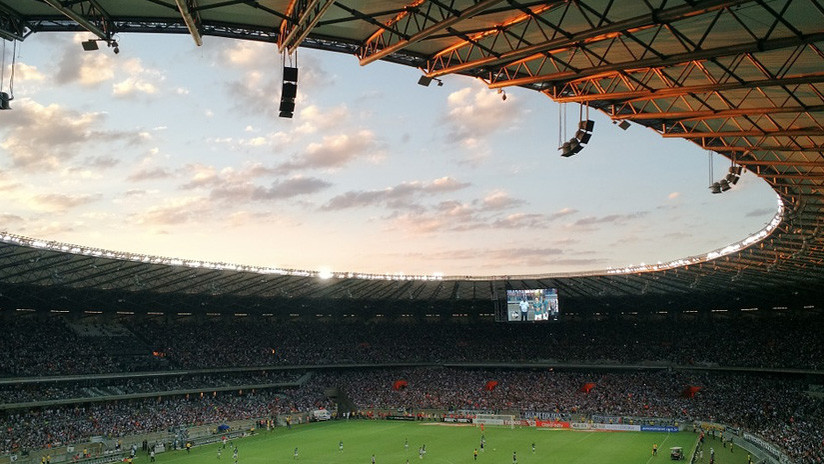 FUERTES IMÁGENES: Partido de la Copa de Sudáfrica termina en violencia por fanáticos enfurecidos