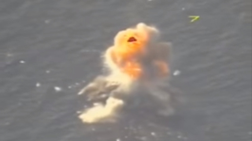 Não há mais vestígios: o caça russo multiuso Su-30SM afunda uma fragata perto da costa da Síria (VIDEO)