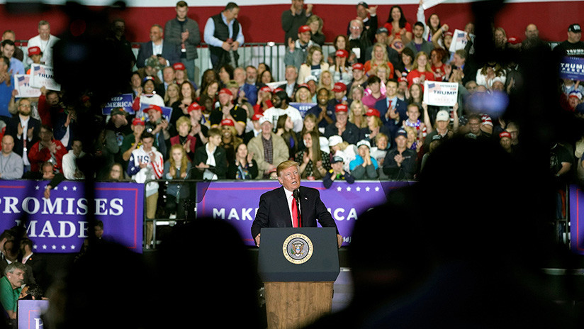 VIDEO: Trump se burla de la prensa y explica por qué no fue a la cena de corresponsales