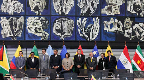 Delegaciones de exportadores de petróleo de Colombia, Ecuador, México y Venezuela en una cumbre de la Unasur en Quito, el 8 de abril de 2016.