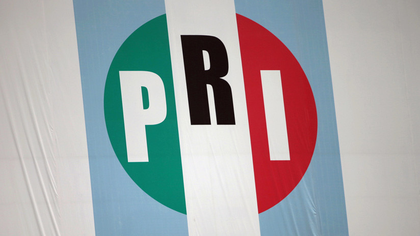 Dos líderes del partido gobernante de México dejan sus cargos