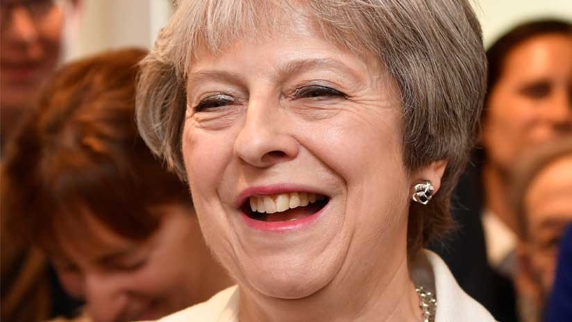 "¿Todavía sin sospechosos?": Trolean a Theresa May por la investigación del caso Skripal (MEME) 