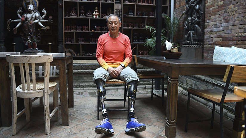 FOTOS: Un escalador chino de 70 años con las dos piernas amputadas conquista el monte Everest