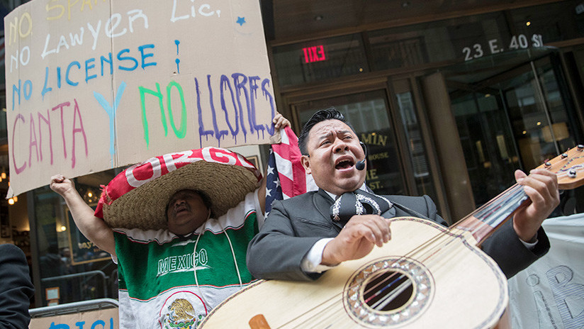 Protestas en Nueva York contra el abogado que arremetía contra los que hablaban español en un bar