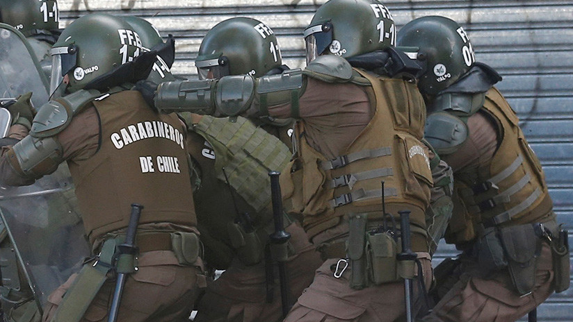 VIDEO: Carabineros de Chile irrumpen con violencia en las instalaciones del Instituto Nacional