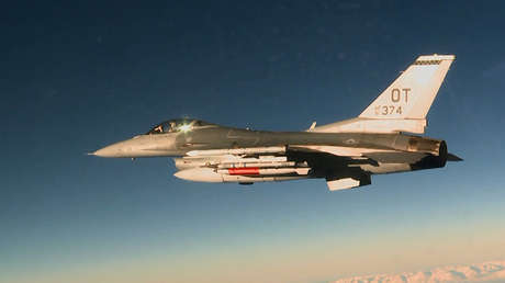   Un avión de combate F-16C lanzó una bomba termonuclear B61 -12 test en Nevada, el 14 de abril de 2017. 