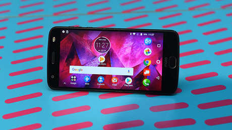 Motorola Moto Z2 Force.