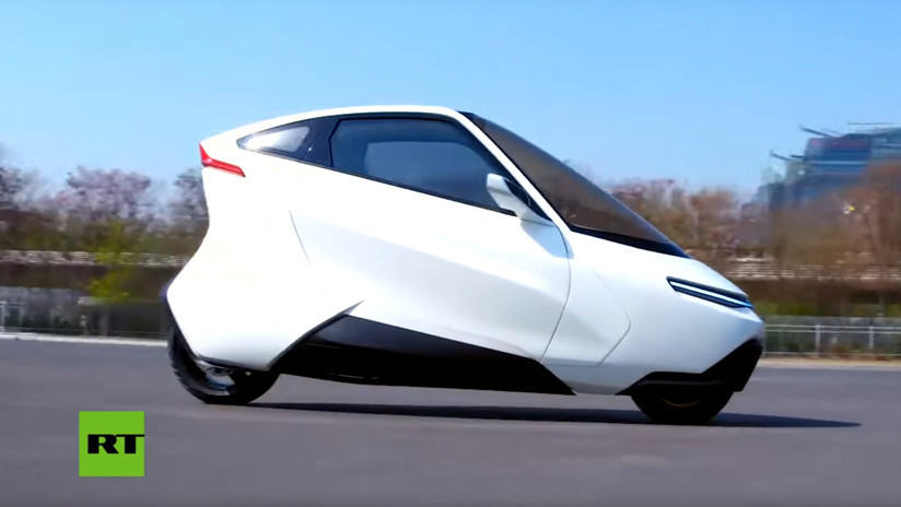VIDEO: Este electromóvil inspirado en un Ford de 1961 busca invertir la suerte de los girocarros