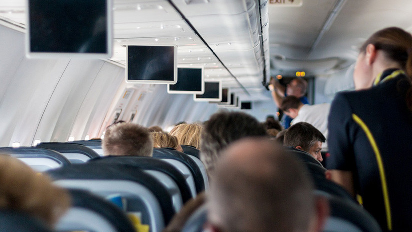 "Vuelo infernal": Desvían un avión porque una mujer amenaza con matar a todos los pasajeros