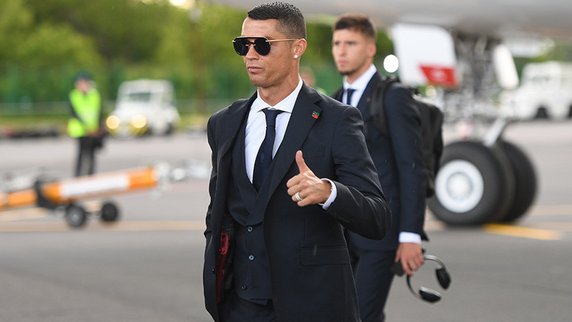 El equipo de Portugal es sorprendido con un ritual ruso de bienvenida que divierte a Ronaldo