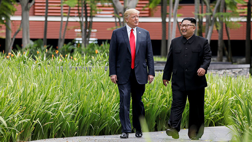 Medios: Kim Jong-un usÃ³ zapatos con plataformas para aparecer mÃ¡s alto en la reuniÃ³n con Trump